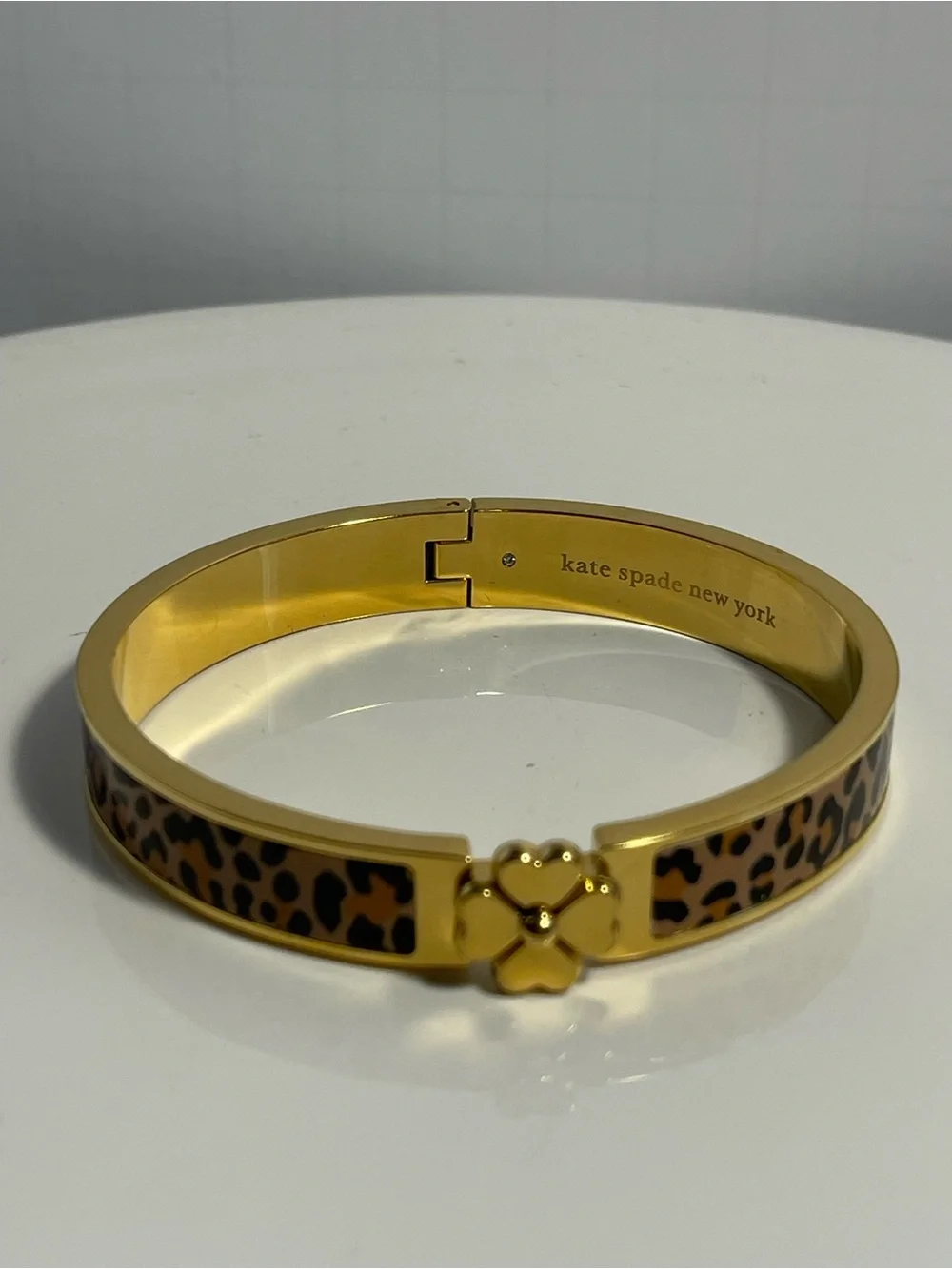 kate spade New York Heritage Spade Flower Hinged Leopard/Gold Bangle - NWOT ** - Picture 2 of 3